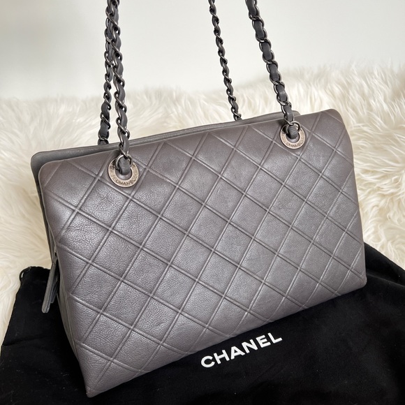 [SOLD] Authentic Chanel Grey Calf Leather Shoulder Purse Tote - Picture 6 of 16